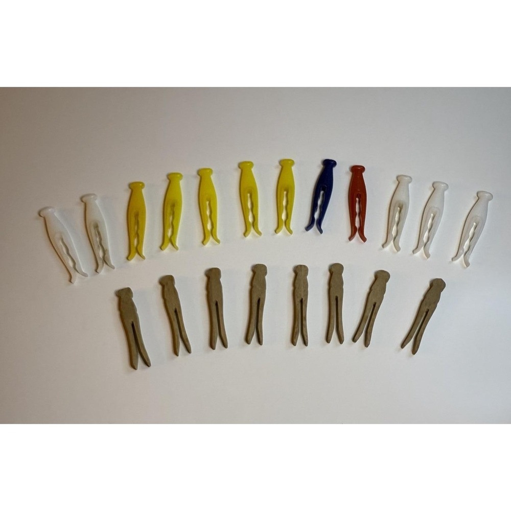 Vintage Peg Clothespins Lot‎ 20 Wood & Plastic